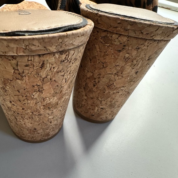 Gianna Bini CHEETAH print Open-toe Heels - Picture 3 of 7